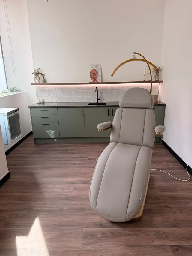 The studio treatment chair